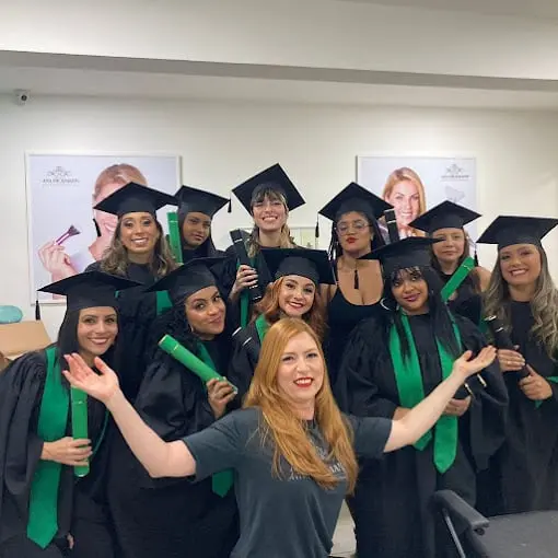 Cursos profissionalizantes de maquiagem, barbeiro, cabeleireiro, manicure, extensão de cílios, design de sobrancelhas, alongamento de unhas, unhas decoradas, micropigmentação curso de tranças Contagem.