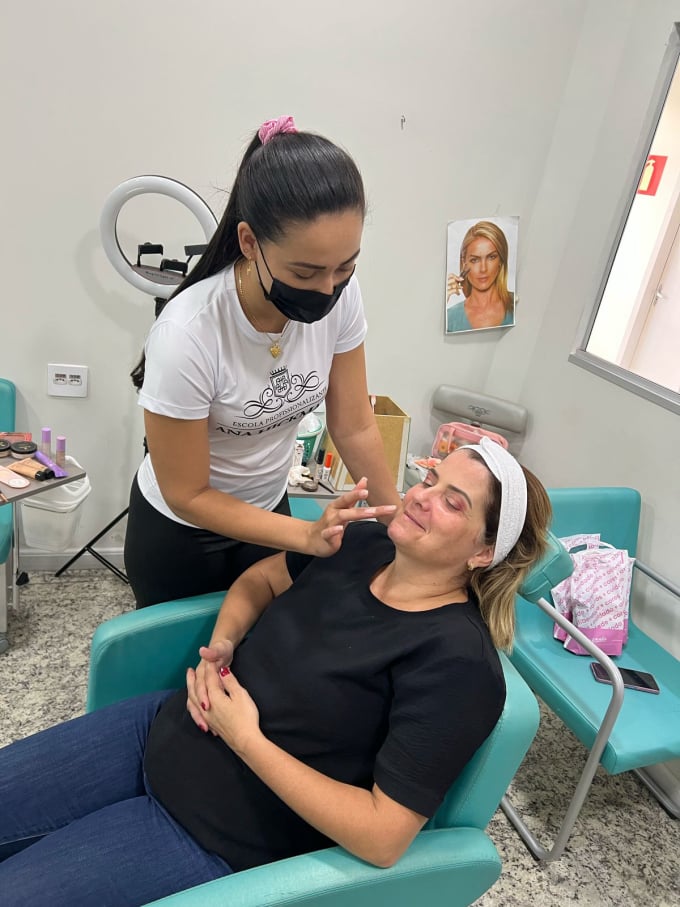 Cursos profissionalizantes de maquiagem, barbeiro, cabeleireiro, manicure, extensão de cílios, design de sobrancelhas, alongamento de unhas, unhas decoradas, micropigmentação curso de tranças Contagem