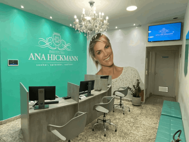 Cursos de maquiagem, barbeiro, cabeleireiro, manicure, extensão de cílios, design de sobrancelhas, alongamento de unhas, unhas decoradas, micropigmentação curso de tranças, Massagem Relaxante, Curso de Limpeza de pele, Contagem